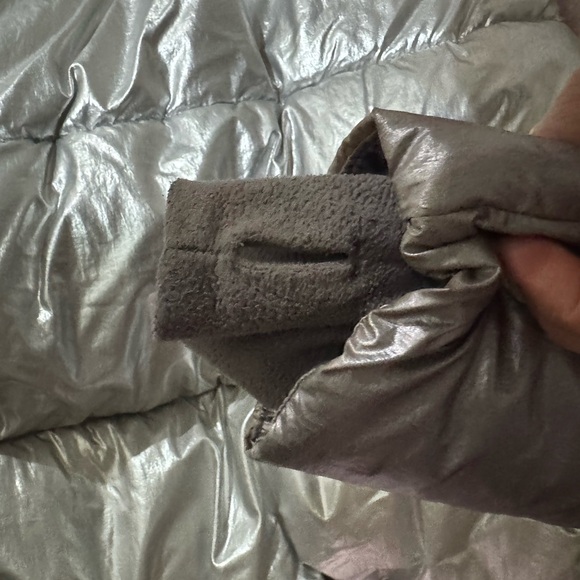 GAP Metallic Silver Puffer Jacket - Picture 4 of 6